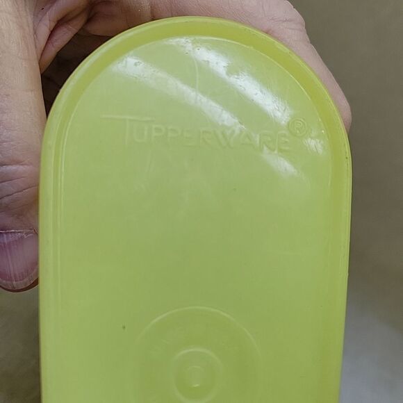 2 Tupperware Containers Yellow - Picture 4 of 7